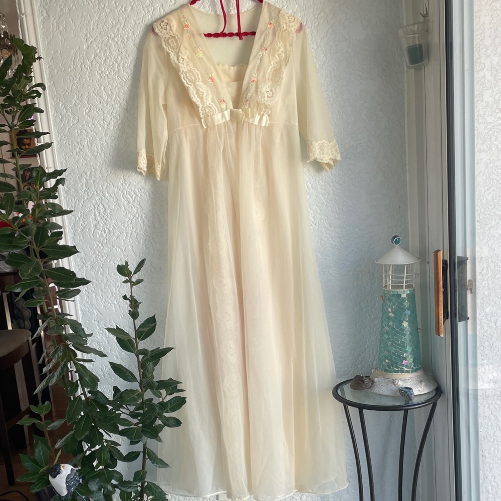 Stunning Buttercream Shadowline Peignoir Set - small